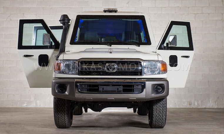 Toyota Land Cruiser 79 CIT Front View